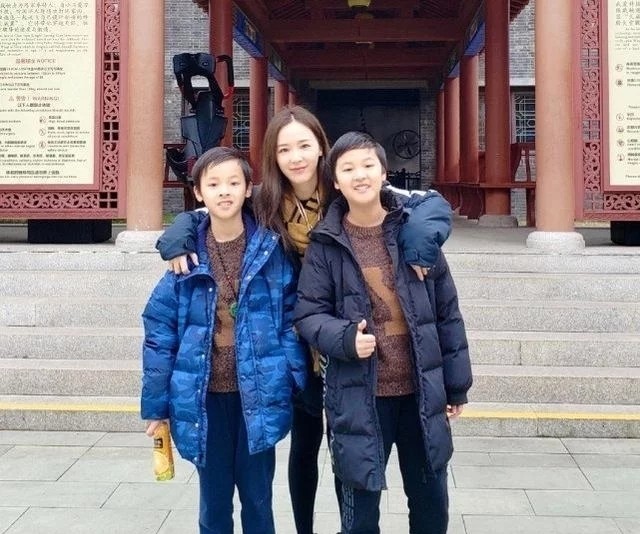 马景涛|她24岁就嫁给\影帝\，34岁带两个儿子离婚，37岁复出后走红！