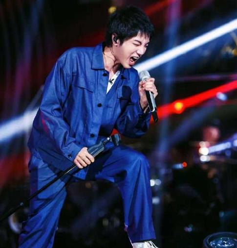 『华晨宇』《歌手》有嘉宾退赛，他们来接替位置，华晨宇的夺冠之路要危险了