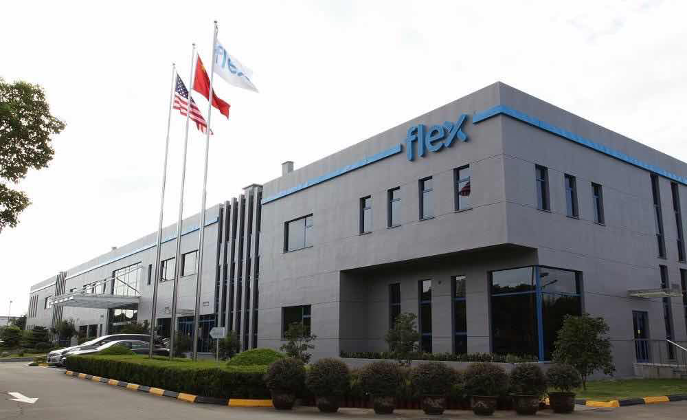 「华为」拒绝给华为代工后，全厂放假，货车排了6公里远，现已后悔莫及！