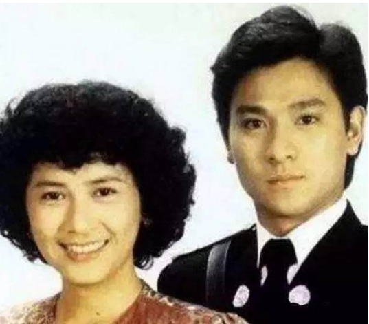 「刘德华」帮刘德华还4000万债务,晚年被子女啃老到破产,如今被华仔当妈宠!