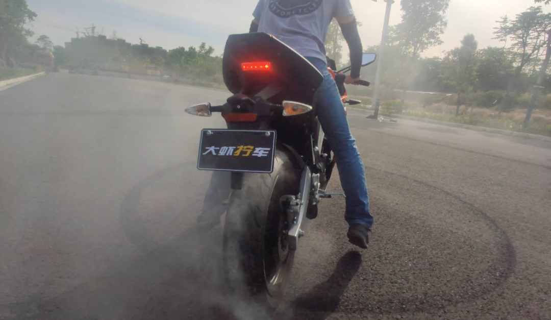 [动力]大虾拧车：首测2020款阿普利亚GPR150 ABS，还是那个味儿