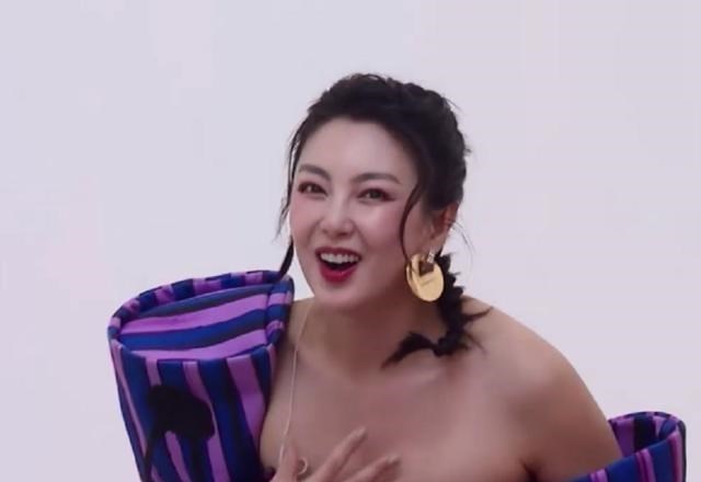 「刘若英」《乘风破浪的姐姐》主题曲舞台首曝光!30人穿女团服,吴昕太出彩