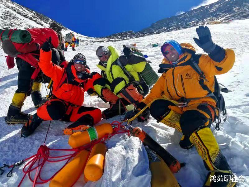 |喜马拉雅山又“出事”了？冰川融化出现神秘物体，连科学家都无法解释！