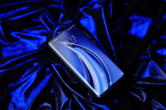 「小米科技」抛开价格，只看实力！小米10对比华为P40，差距不是一星半点