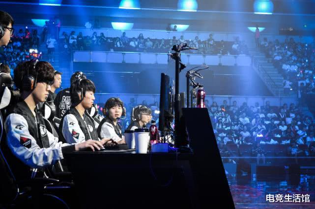 【lpl】LPL最轻松的教练组诞生，BP阵容有嘴就行