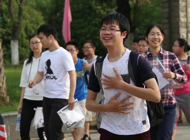 「」为什么有的学生平时成绩一般,一到高考就爆发?答案让人猜不到