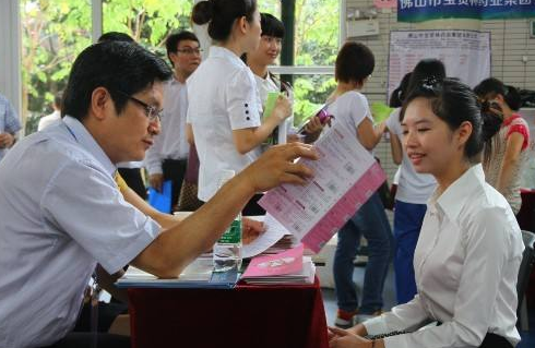 职场故事|女子在BAT实习过，面试小公司却被说简历造假，结果说一句话面试官蒙了