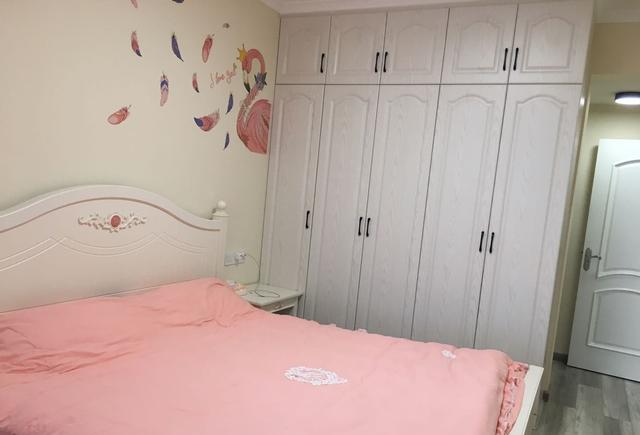 |新房保洁完入住，唯一的败笔就是餐厅，朋友入门被电视背景墙迷住