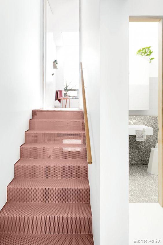 『』还能这样隐藏管道！穿孔板做卫生间局部吊顶，比传统设计效果好