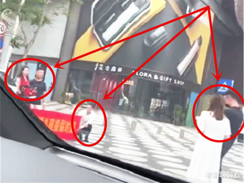 保时捷|6个人租54万保时捷在路边拍照，比“名媛”还厉害，网友：横幅不讽刺吗？