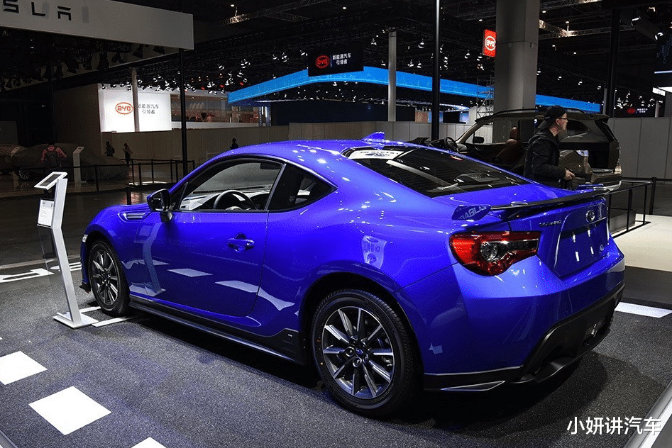 『宝马3系』又一日系亲民跑车！2.0T爆200马力+6AT，比宝马3系出色，配双独悬