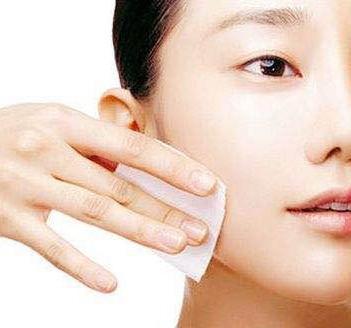 『爽肤水』爽肤水和化妆水？难道不是一个东西？这两样东西你真的用对了吗