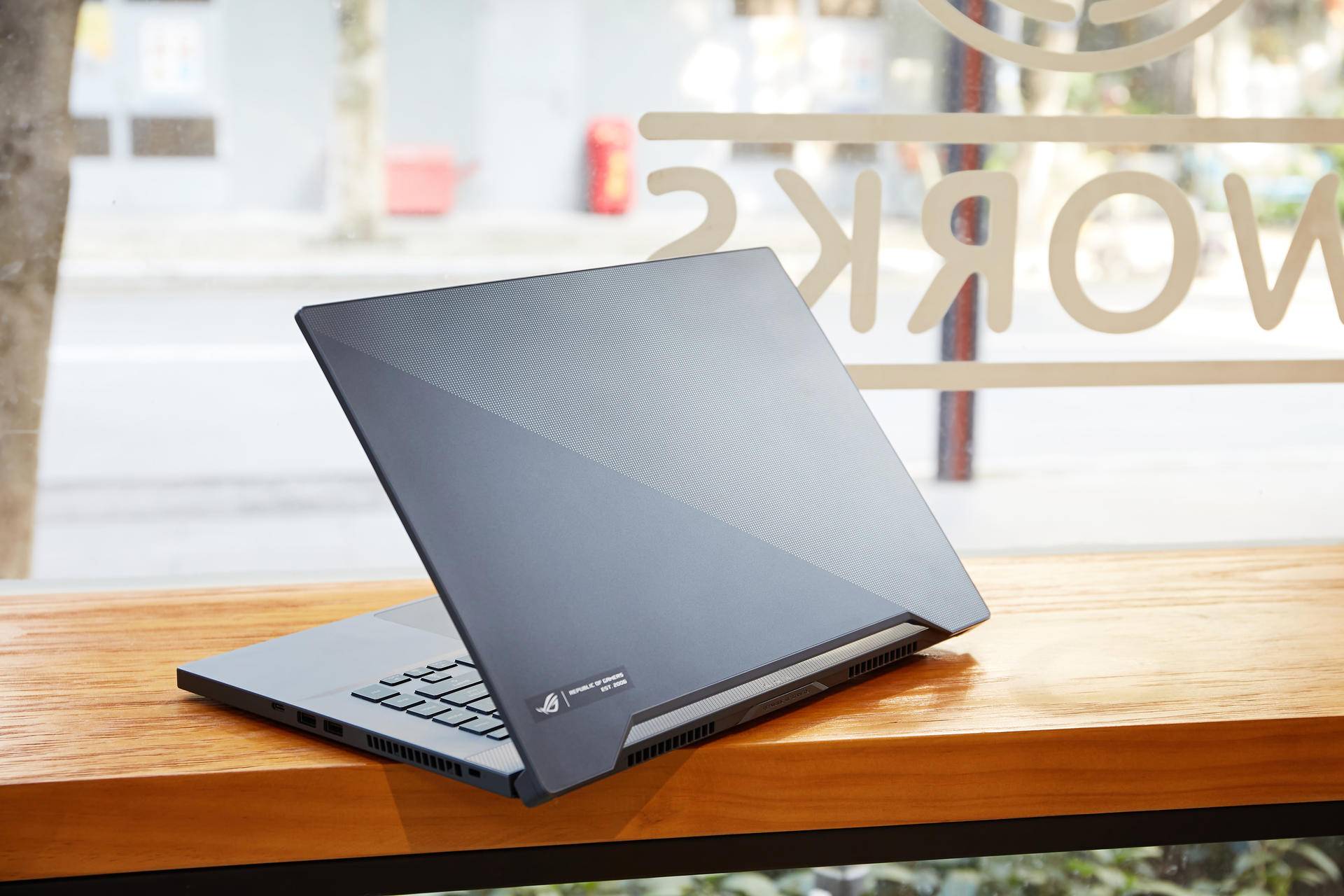 笔记本|万元设计本也有性价比？ROG幻15 98%好评就是有底气