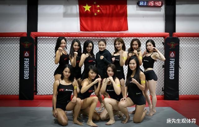 【迈克·泰森】拳赛中举牌女郎收入不高,竞争却很激烈,泰森:她们副业很赚钱