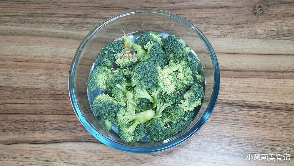 杏鲍菇|此菜是钟南山推荐的健康食物，与杏鲍菇简单一炒，美味营养比肉香