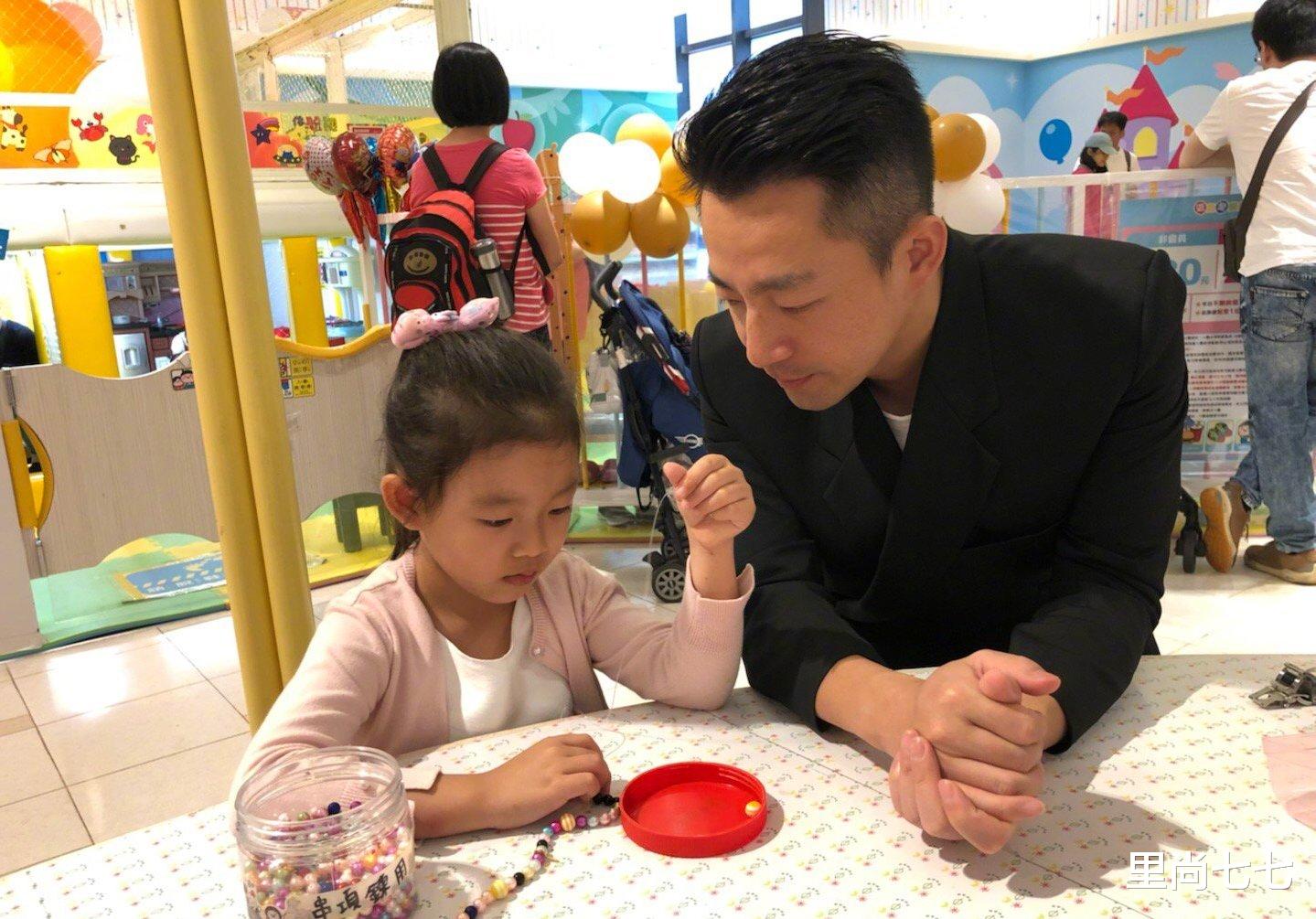 【汪小菲】汪小菲女儿奴实锤！不顾妻儿单独约会女儿，小玥儿和大S一模一样