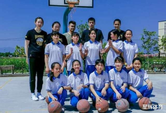 广东男篮：尴尬！宏远两将下乡期间表演空接扣篮失败 杜锋要召回他们加练了