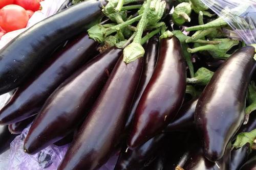 茄子▲同样是茄子，普通和激素茄子有啥区别？菜农透露其中猫腻，别买错