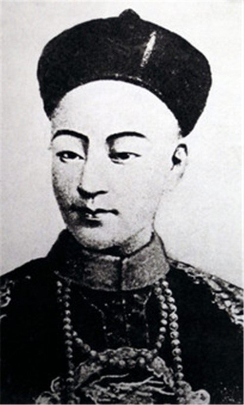 溥仪|溥仪重游故宫,指出照片挂错了,专家:你不懂,他笑道:那是我爹