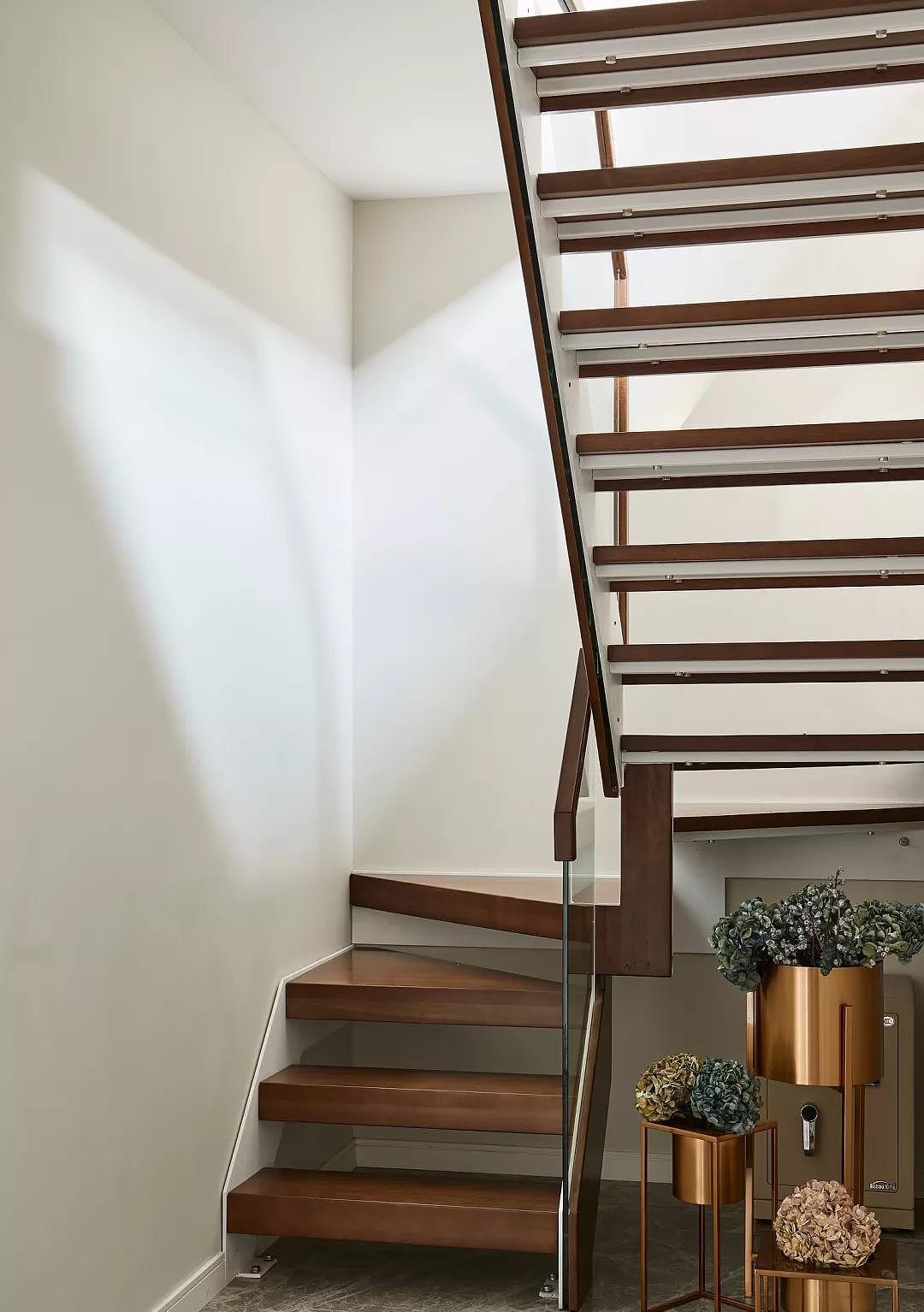 |实拍140平复式大宅，一进门就被客厅迷住，全屋轻奢高级，太美了