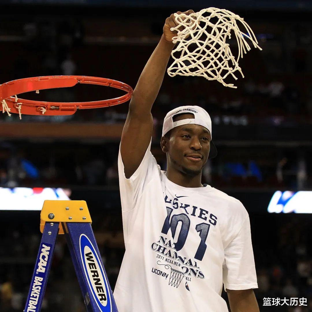 「肯巴·沃克」肯巴沃克的选秀报告!身高1米81,评分95分,乔丹为何选他?