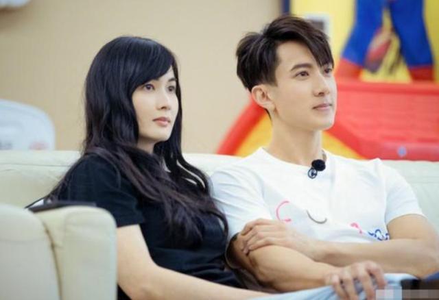「花木兰」林丽吟15岁照片好美，拒绝补拍婚纱照，吴尊难以理解