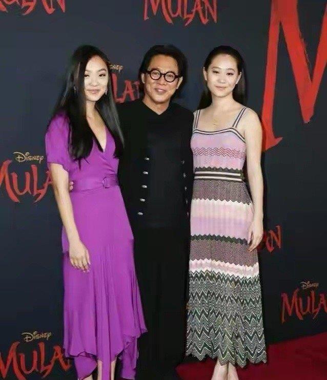 吉娜·爱丽丝|同款裙子，吉娜穿了是仙女，李连杰的女儿就有点差强人意了！