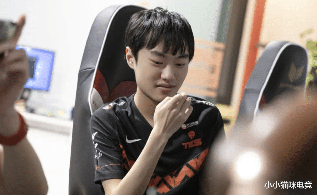 「tes战队」TES左手绿人事件升级：临界女友聊天记录曝光力挺 左手心态崩了拒绝宁王约饭