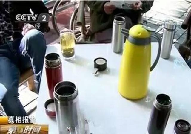 ：央视多次曝光“夺命杯”，内含有害物质，热水进两秒后变成毒水