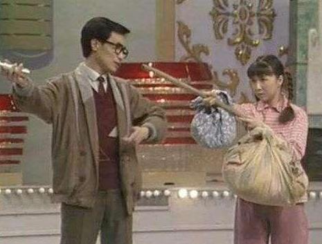 「蔡明」从“春晚钉子户”到无人追捧，蔡明名声尽毁的背后，是谁在作怪？