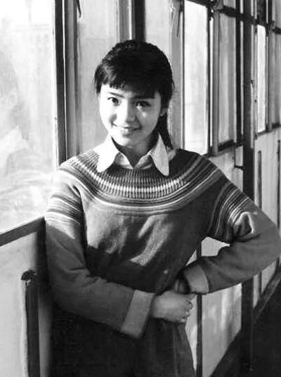 朱迅■抗癌13年, 父亲缺席10年, 母亲绝情不管, 3度鬼门关后朱迅如今怎样了？