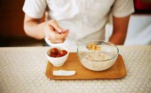 肠癌|不想得肠癌，四件事少做，三样东西少碰，肠道干净，人长寿