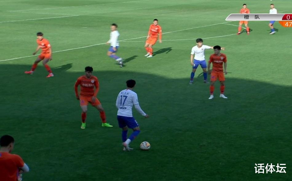 #山东鲁能#鲁能新核再现罕见一幕：梅西式犯罪过人 直接让队友心服口服！