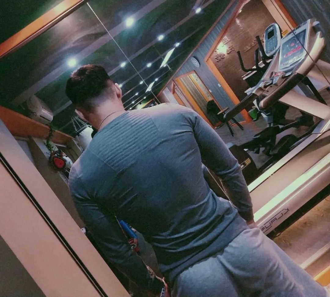 ##一张图告诉你，男生练和不练的区别有多大？