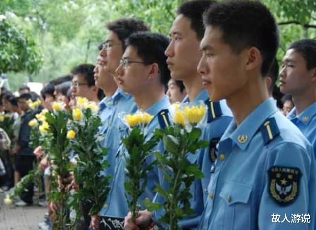 杭州▲汶川地震为学生付出生命的谭千秋，他女儿从北大毕业后又上了哈佛