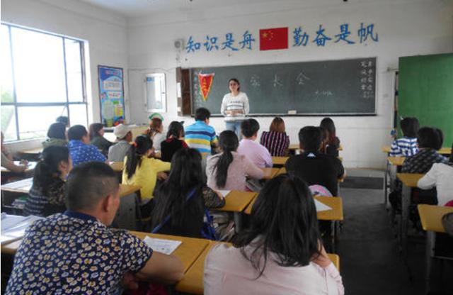 [教师]这10大行业都是“金饭碗”，待遇不比公务员差，钱多事少