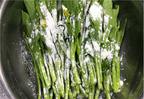 ▲炒青菜，万万不要直接下锅！老厨师教我诀窍，青菜翠绿爽口不发黄