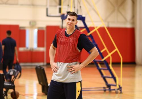 聚餐|纯欧洲军团!东契奇晒NBA老乡聚餐图,苏群却说这阵容夺冠够呛