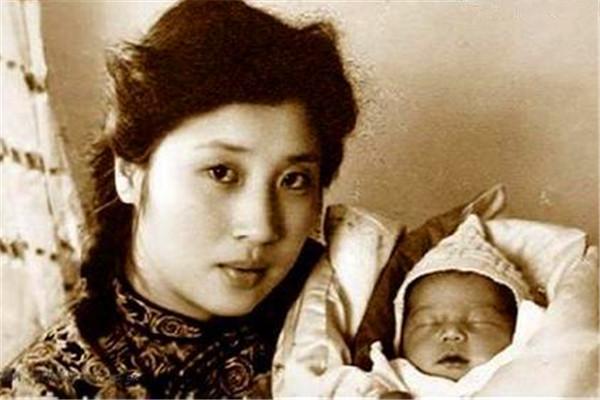 张灵甫@张灵甫第二任妻“拳脚了得”，打得二哥满地找牙，后来输给了手枪