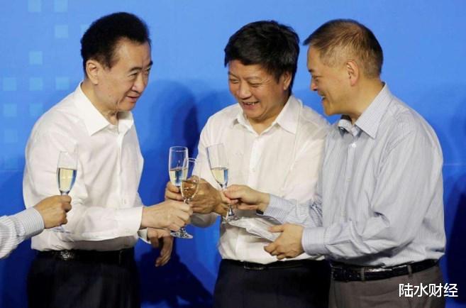 富力地产■200亿“接盘”王健林，以为大赚，今负债2000亿，肠子都悔青