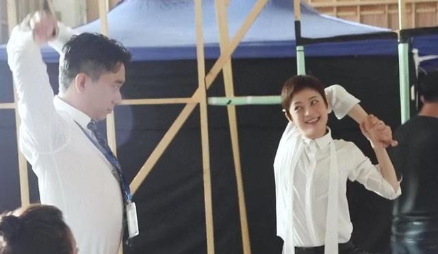 『王祖贤』沈腾学关晓彤反手涂口红被群嘲，直到孙俪“出手”，王者高下立判