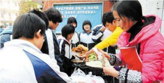 |这3种“毒早餐”,吃1次等于吃10个塑料袋,孩子再馋也不给吃