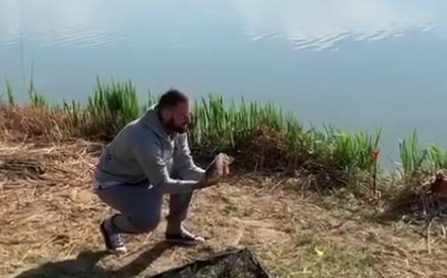 『山东鲁能』鲁能外援近况:有人随队苦练,有人忙着垂钓,不降薪怎能服众