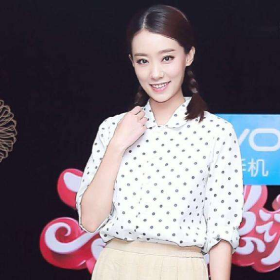 #贾玲#贾玲是她老板，冯巩是她爹，敢在春晚跷二郎腿没想到还火了