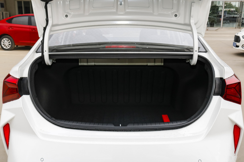 新车|跌至“白菜价”合资！比思域漂亮，一箱油跑810km，仅售5.6万