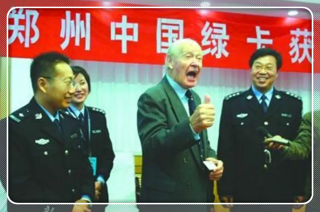 公认世界上最难拿的是“中国绿卡”，那什么样的老外才能拿到？