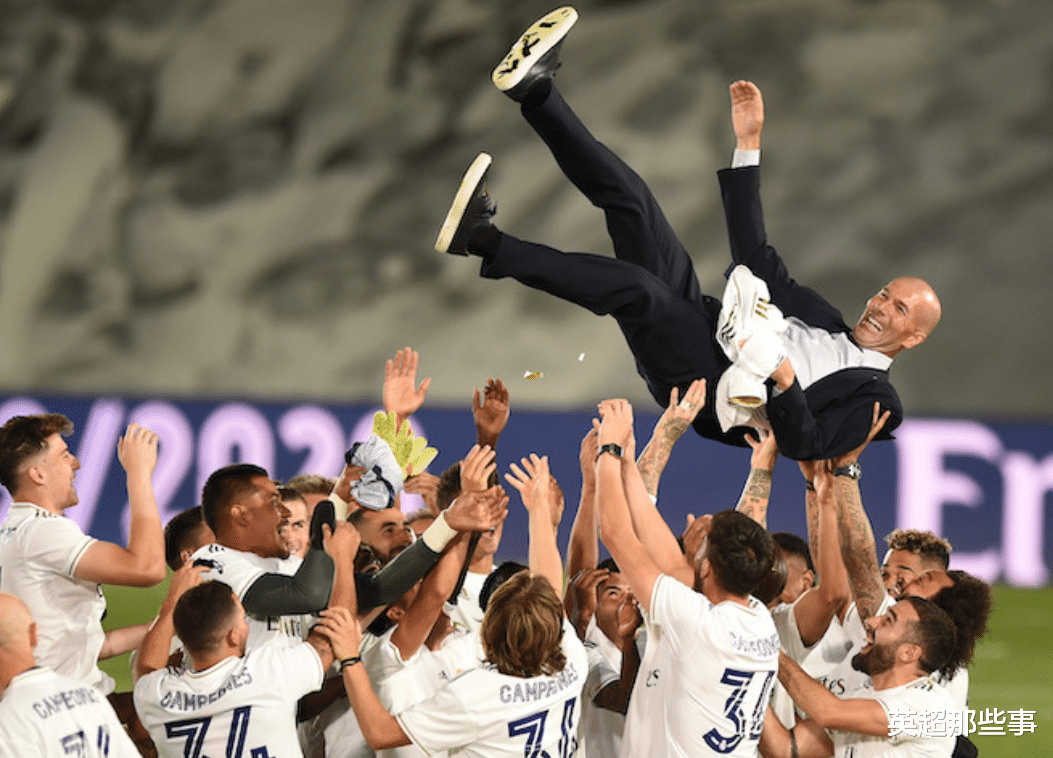 皇家马德里|神奇齐达内!豪取10连胜完成9分逆袭,5年11冠带皇马走上巅峰