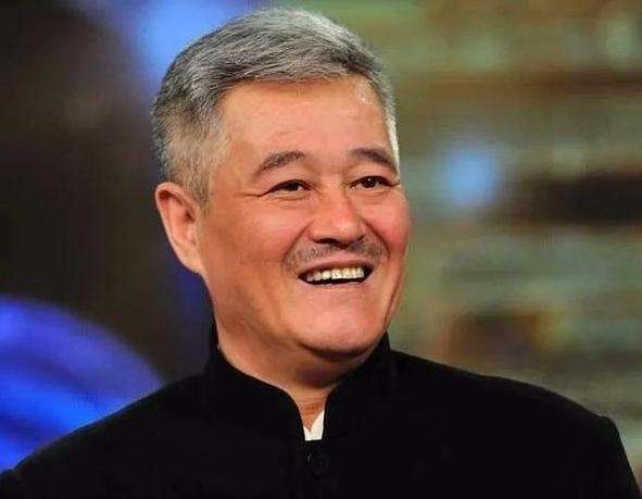 春晚：连登10次春晚的范伟, 因1次失误留他一生阴影, 赵本山: 我平不了那坑