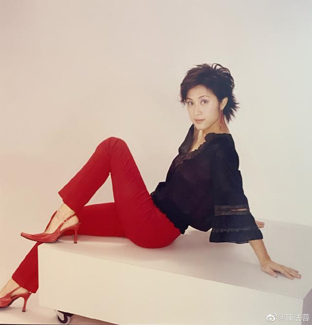 [陈法蓉]知名女艺人晒近况，豪宅曝光装修简单似农村，53岁单身被催婚