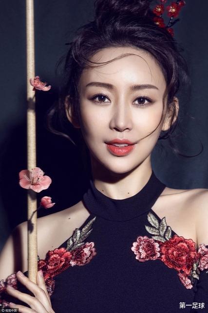 「潘晓婷」38岁的潘晓婷“腰臀比”绝了，喜欢姐弟恋，至今仍是待嫁剩女